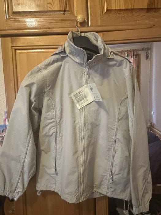 Дамска връхна дреха