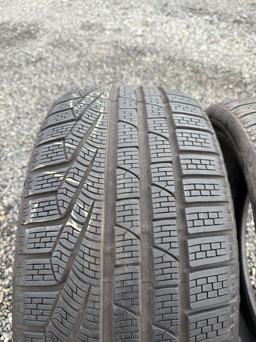Cauciucuri 2 buc 235 / 35 r19 Pirelli iarna