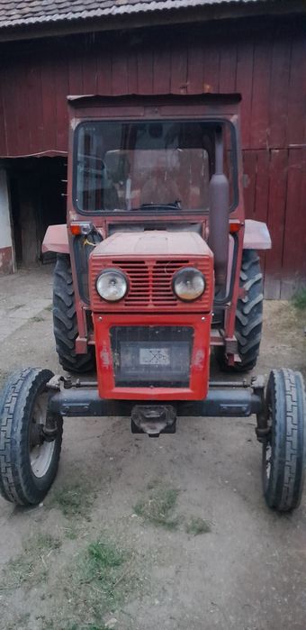 Tractor  UTB  445