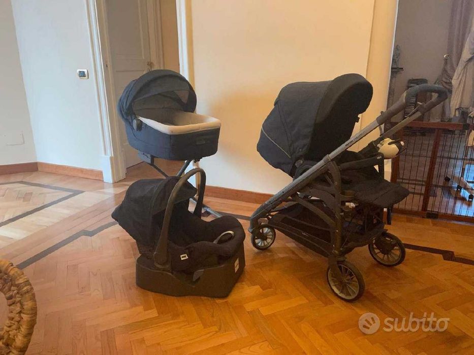 Vând un cărucior pentru bebeluși