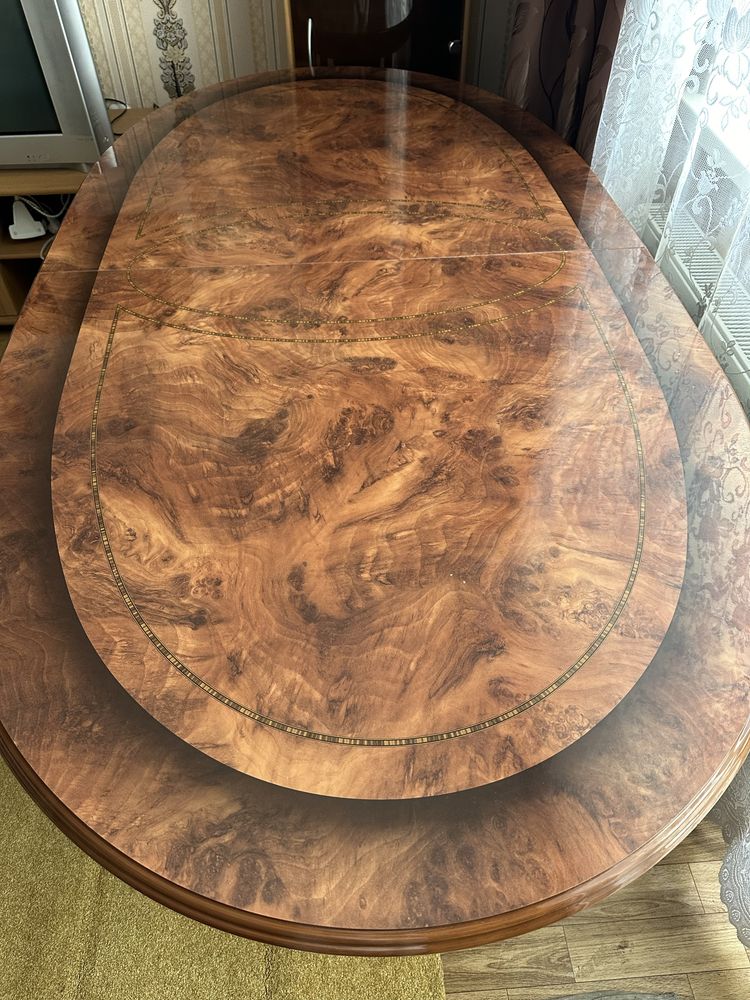 Продам стол из натурального дерева для гостинной
