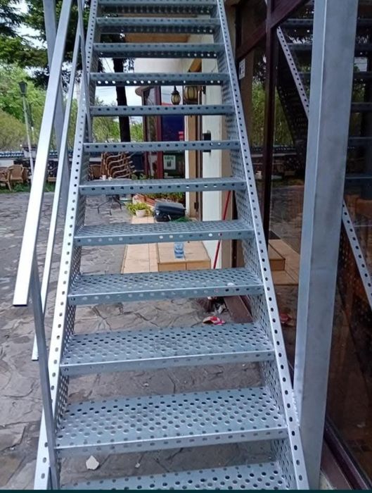 Scari metalice zincate