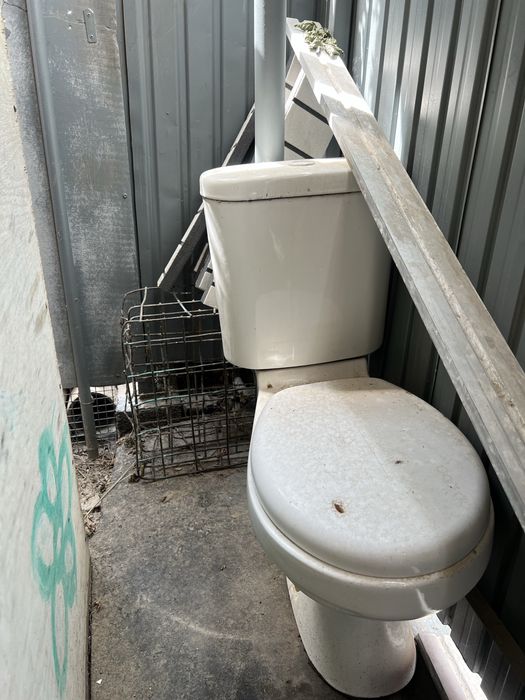 Унитаз продается в хрошем состояний