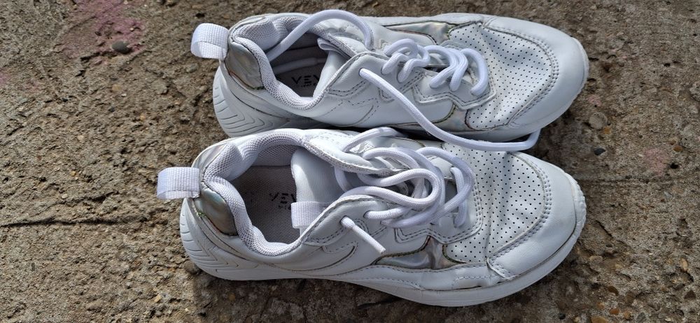 Adidasi fetita f.buni