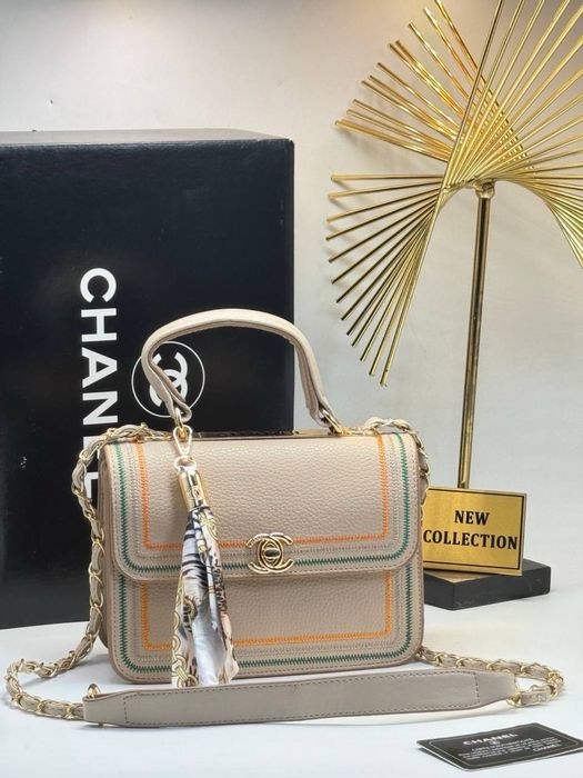 Geanta Chanel noua !!! Dimensiuni 21/15 !!!