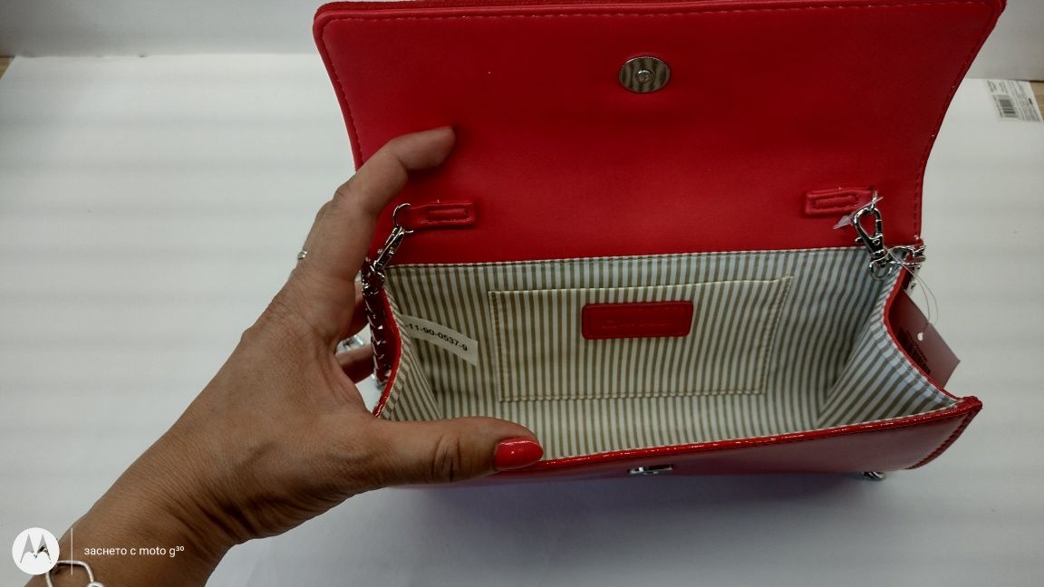 Италианска дамска компактна чанта Minozzi Milano в червен цвят..