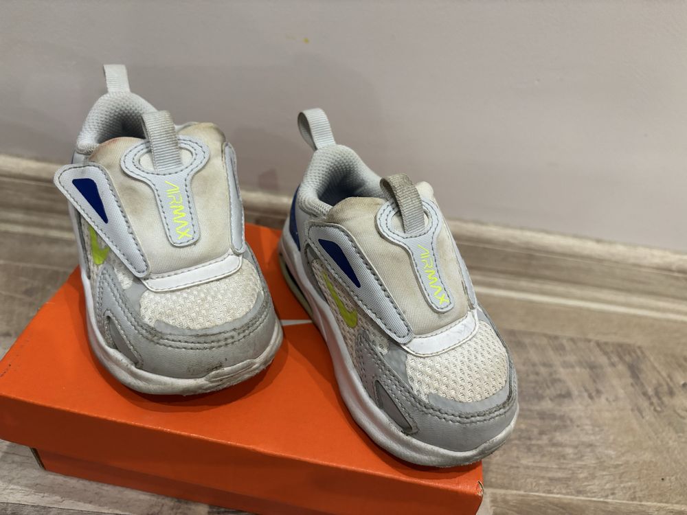 Маратонки Nike.