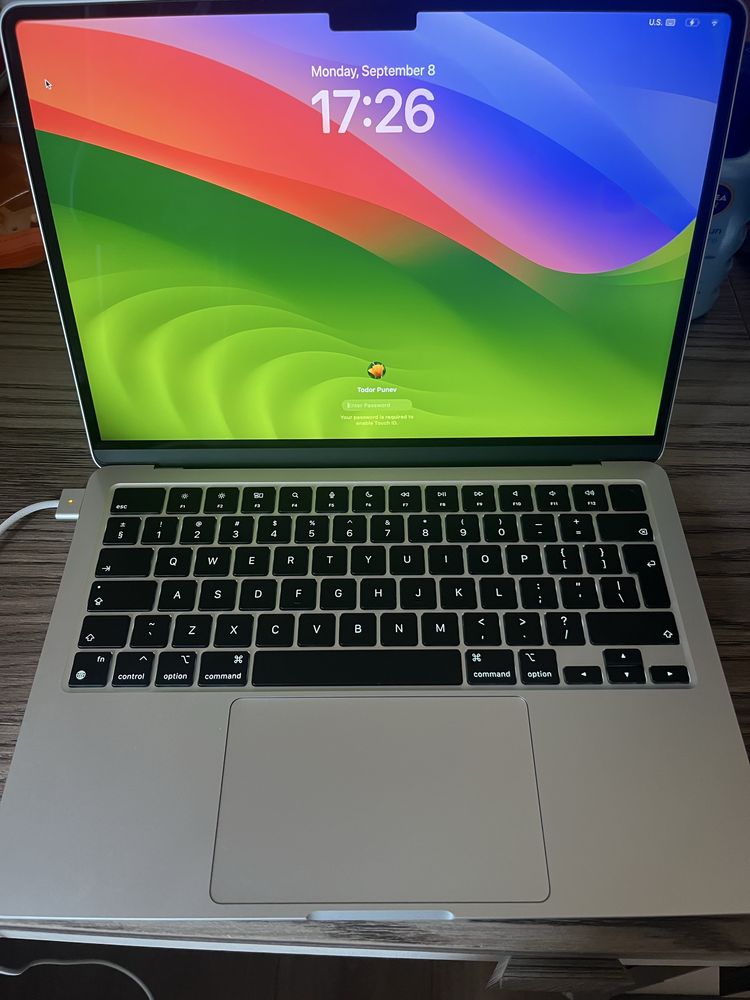 Продавам Macbook Air M3 чип чисто нов с гаранция