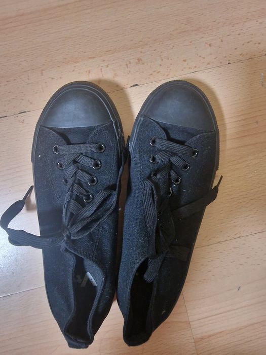 Черни гуменки номер 37