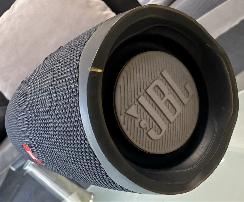 Портативна тонколона JBL CHARGE4