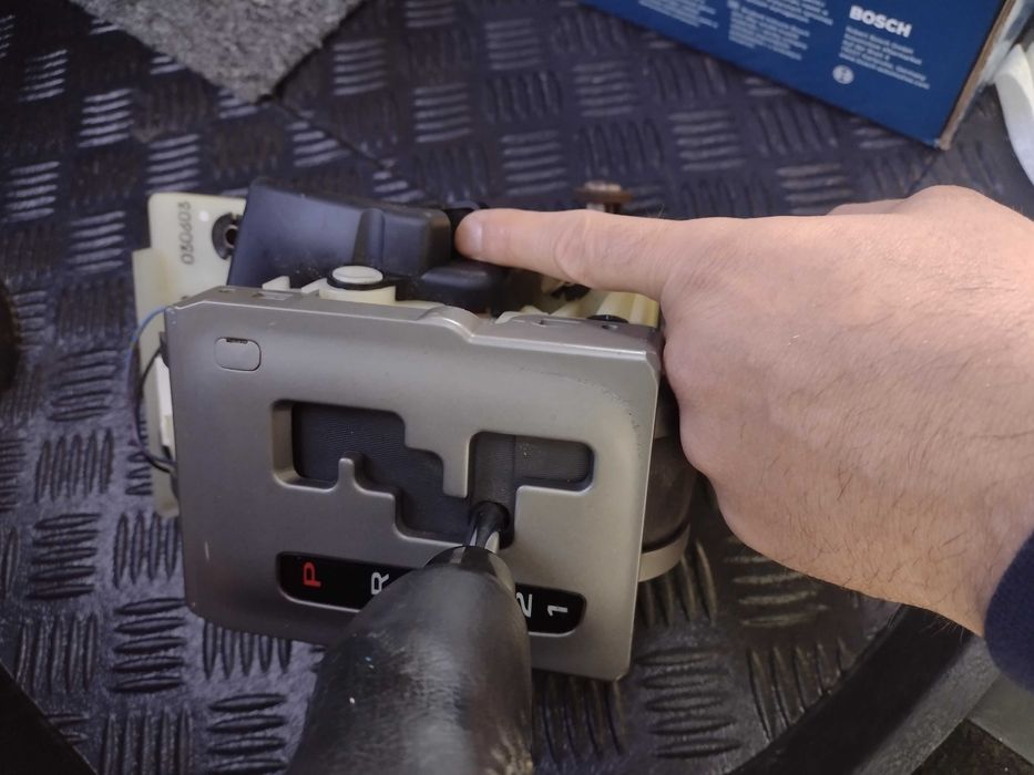 Избирач за автоматични скорости(лост) на субару форестър 2003 г.