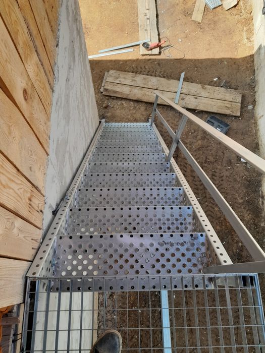 Scări metalice galvanizate la orice demisiune asiguram transport ori u