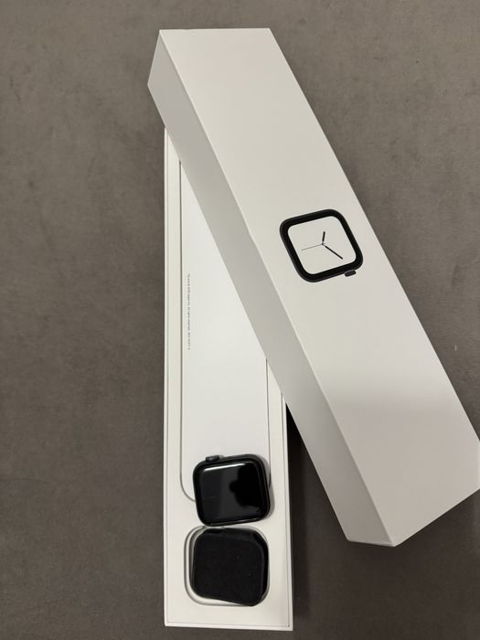 Продаю Apple watch,series 4,space gray