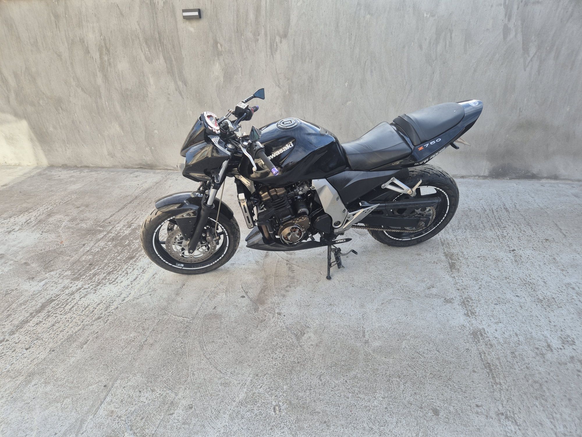Kawasaki z750 2005 на части