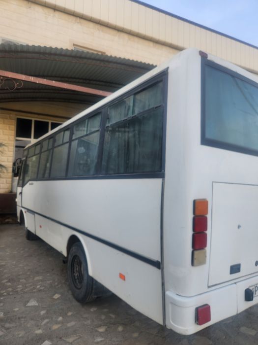 Isuzu avtobus sotiladi dizel