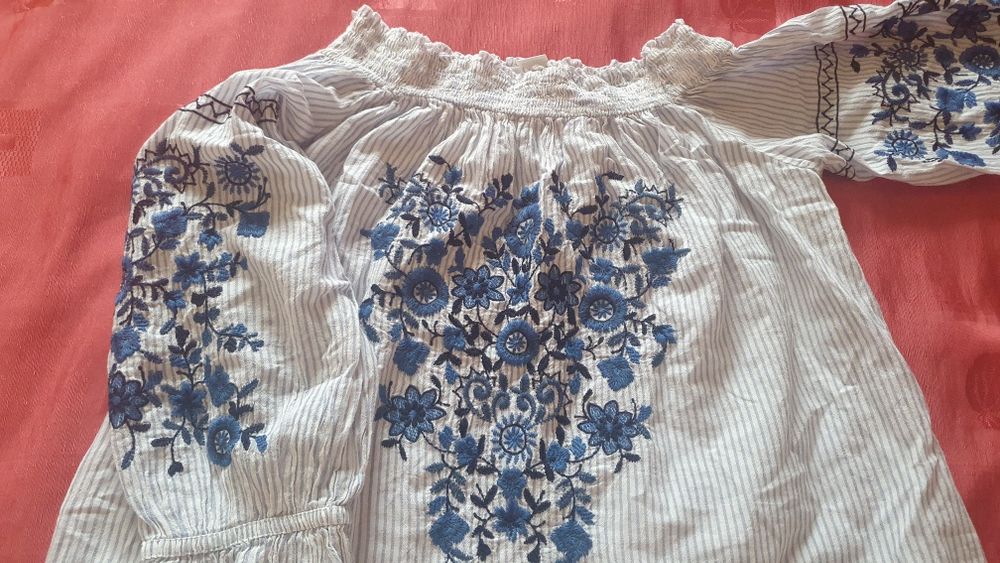 Rochita noua larga bumbac cu broderie bleu S-L