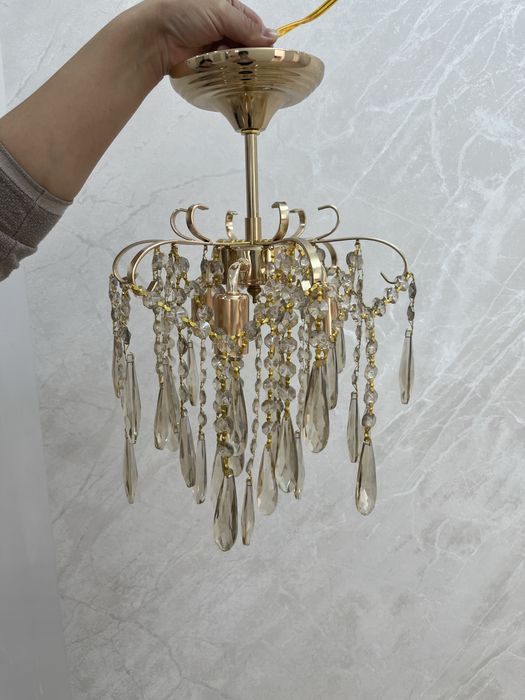 продам красивую люстру