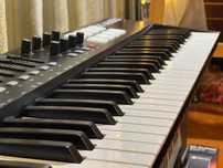 MIDI-клавиатура M-Audio Oxygen 61 + педаль M-Audio SP-2