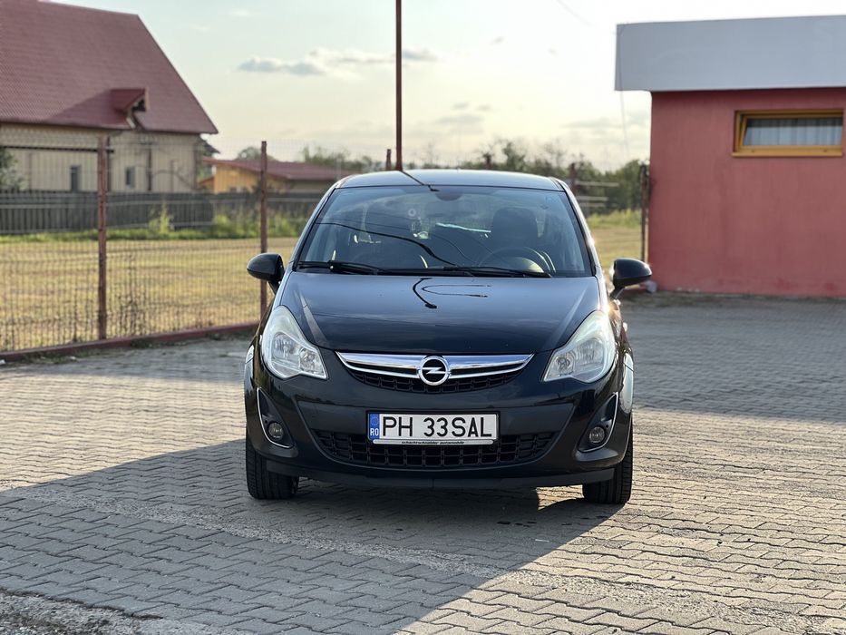 Opel corsa d 2012 benzina