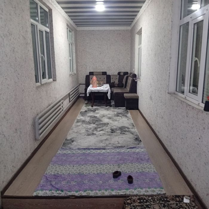 Katta hovli uy sotiladi