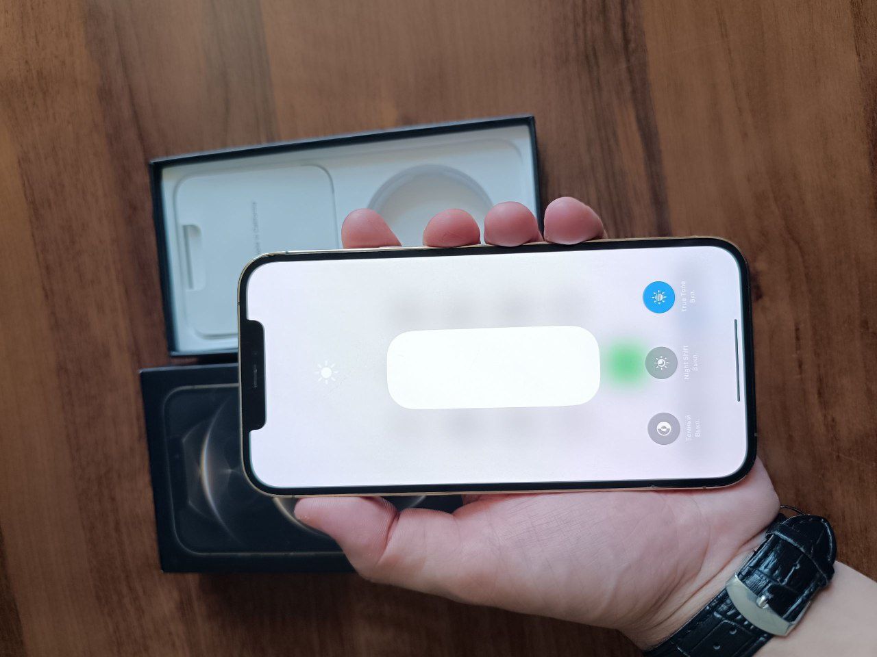 Iphone 12 pro max ochilmagan 

Hamma narsasi bor 

Tru ton bor 

Face