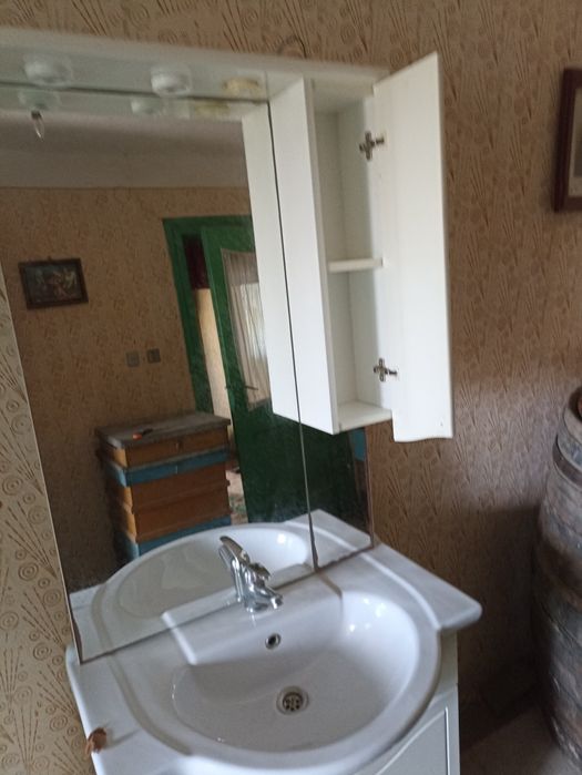 Chiuveta baie cu oglinda și dulap