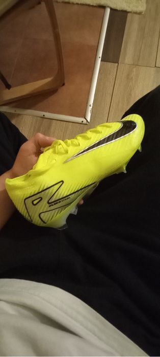 Продавам бутонки за футбол Nike mercurial vapor 16elitee
