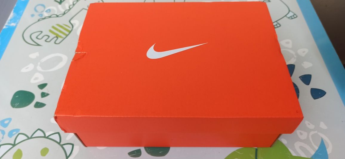 Маратонки Nike N28