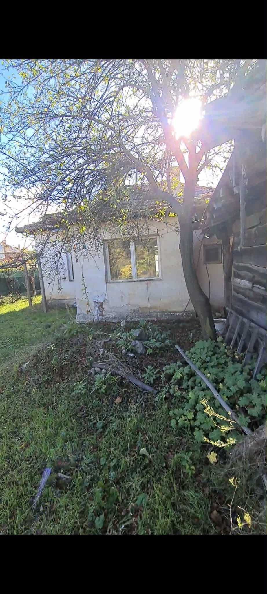 Kъща 105 кв. с двор 1206 кв. в град Костенец