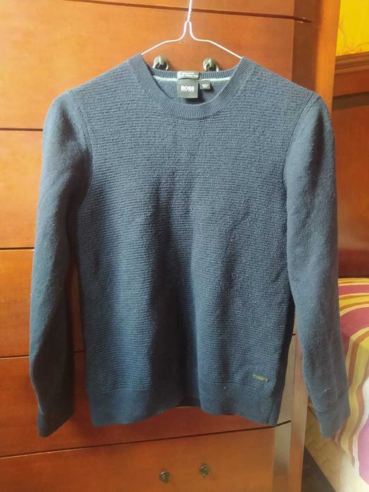 Свитер фирмы BOSS из натуральной шерсти для мальчика 11-12 лет