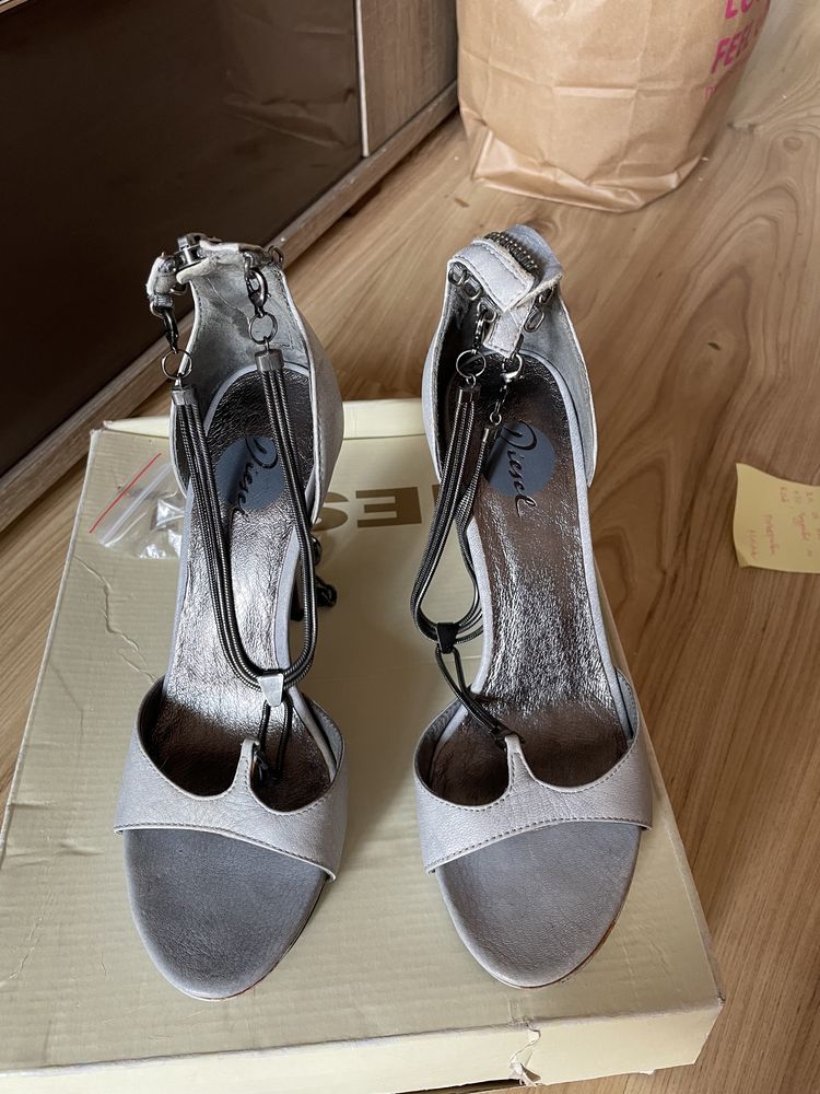 Светло сиви, естествена кожа, обувки Disel-номер 36