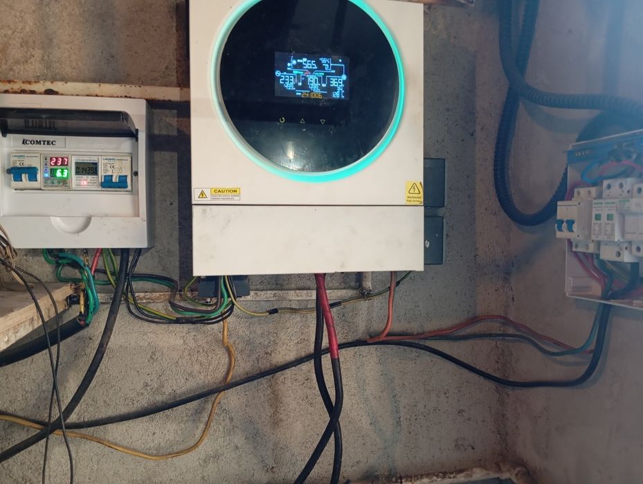 Sistem invertor off grid și acumulatori ,baterii