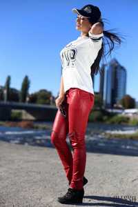 ALESSA Панталон в уникален червен цвят