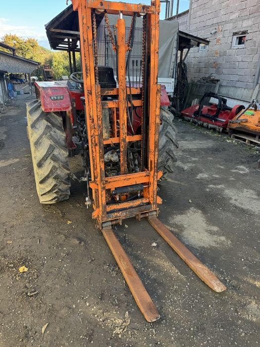 Stivuitor in tirantii tractorului cu pompa si bazin ulei