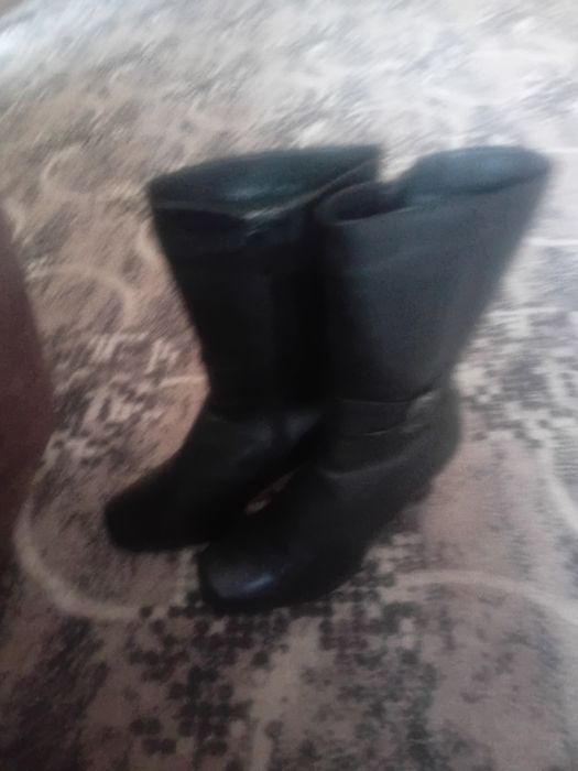 Продам зимние сапоги