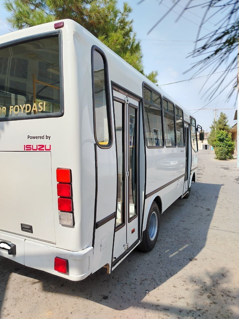 Isuzu Avtobus NP 37