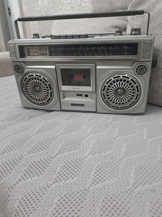 Продам магнитофон Саньё