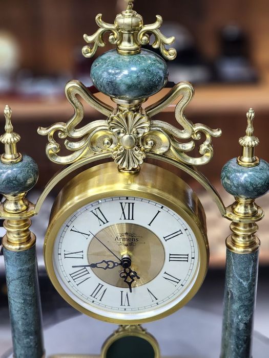 Серьёзно мурской падарок настольный Часы