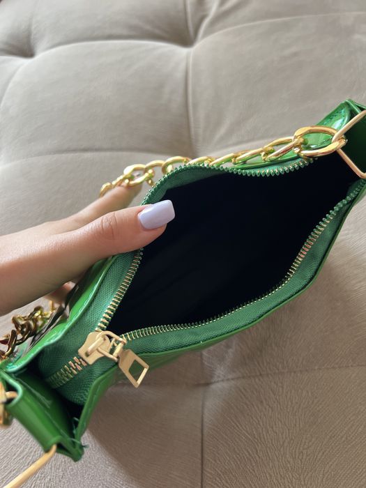 Дамска лачена чанта