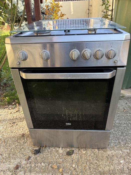 Aragaz beko din inox in stare buna