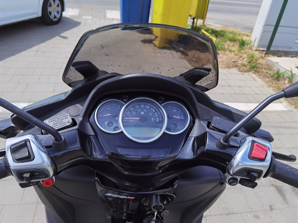 Piaggio MP3 300cc din 2019 se conduce cu B-ul