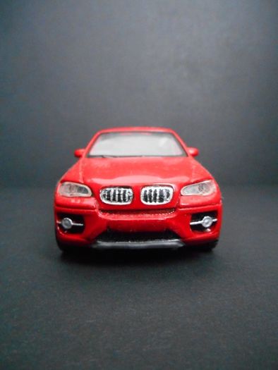 Продавам комплект от 6 пътни знака и 2 табели/BMW X6 (E71), мащаб 1:41