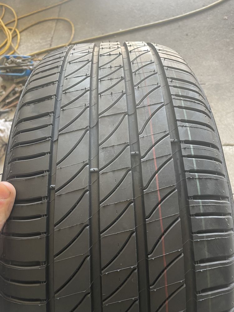 Anvelope Vara 235/55/18 Michelin Noi