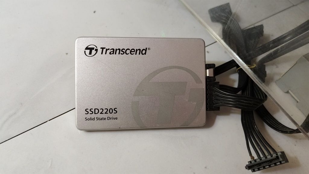 SSD 120gb Transcend Sata 3 2.5 inch + cablu sata cadou