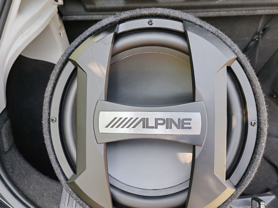 Subwoofer auto Alpine (Preț fix 300 lei)
