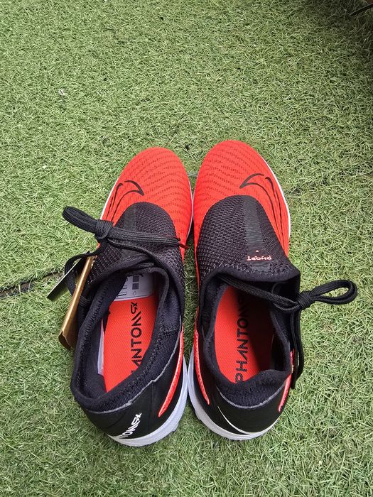 Футболни стоношки Nike PHANTOM GX ACADEMY DF TF - размер 38 1/2
Nike
N