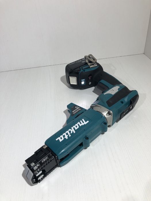 Mașină de însurubat Makita DFS 452