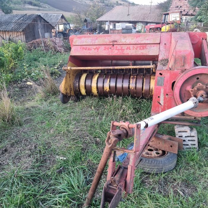 Vând presa de balotat