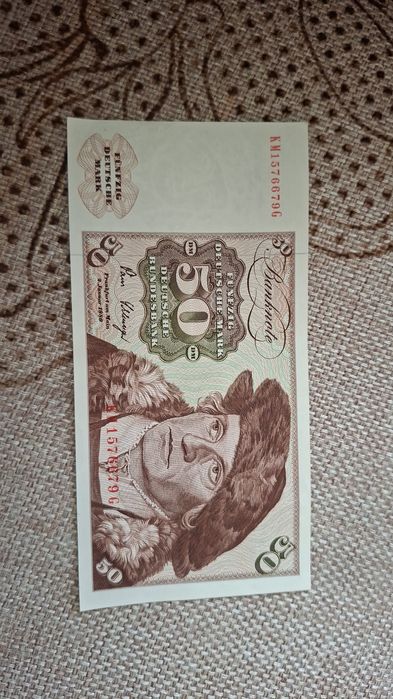 Vând 240 de marci in stare foarte bună.