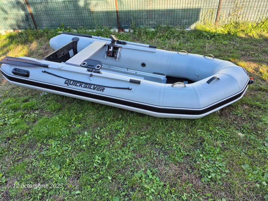 Vand barca Quicksilver cu motor Mercuri 6 CP sonar lowrance si remorca